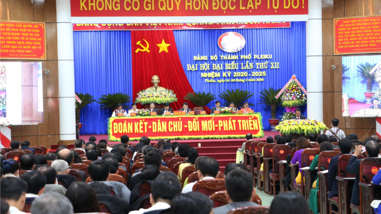 Gia Lai ală mờng chài tàm bơyai lơh Pơrjum dờng Đảng ală kấp
