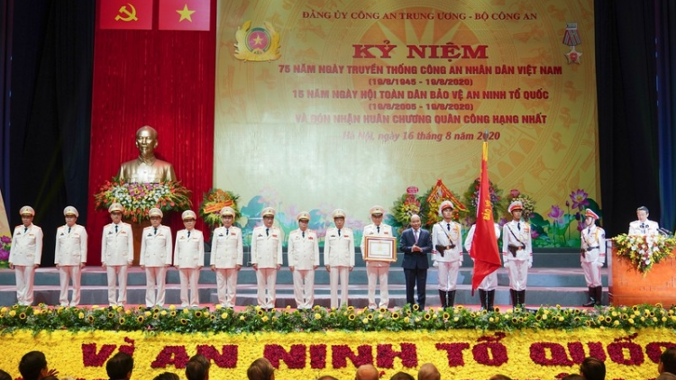Thủ tướng tus bal dơ\ tơngkah kir sơn rai 75 nam ngai bơhìan Kuang àng làng bol Việt Nam