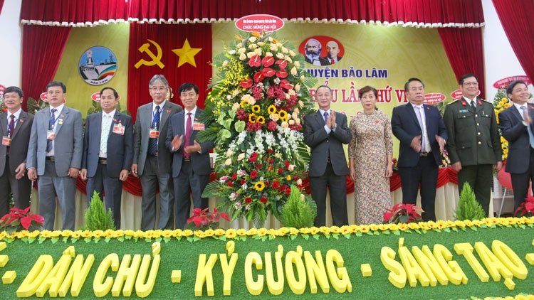 Đảng bộ kơnhoàl Bảo Lâm bơyai lơh pơrjum dờng cau ala mat Đảng bộ kơnhoàl dơ\ 6