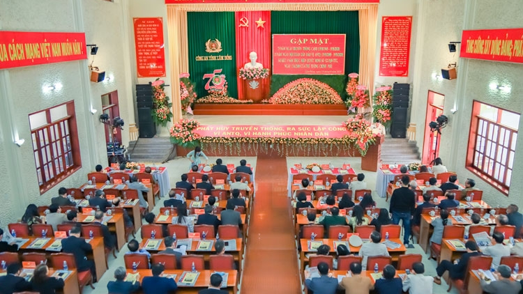 Kuang àng ală càr Tây Nguyên tơngkah kir sơnrai 75 nam Ngai bơhiàn Kuang àng Làng bol