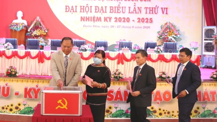 Đảng bộ kơnhoàl Buôn Đôn, càr Dăk Lăk bơyai lơh Pơrjum dờng cau ala măt dơ\ 6