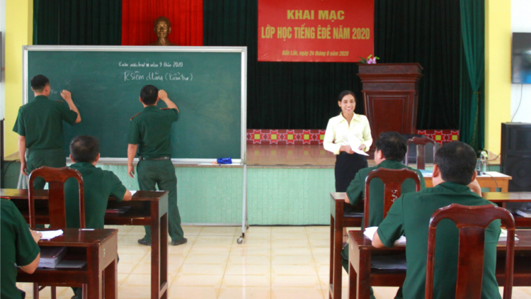Ling klàng Dak Lak: bơsram jơnau đơs kòn cau Rơđê nàng rềp mờ làng bol, g^t wă làng bol rlau tai
