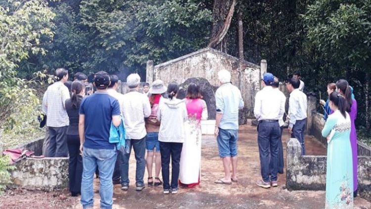 Jơnau yal yau bơnơm Tào Dùng