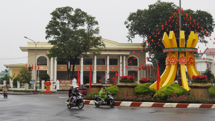 Kon Tum:  càr sơn rờp tàm Tây Nguyên bơyai lơh Pơrjum dờng Đảng bơh ngai 22/9