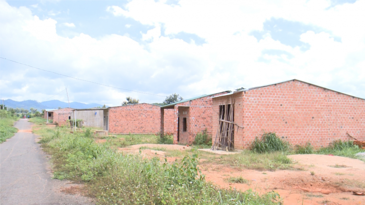 Kon Tum – {òn ơm kis pa ờ hềt ơm kis kơ\ kơl jap