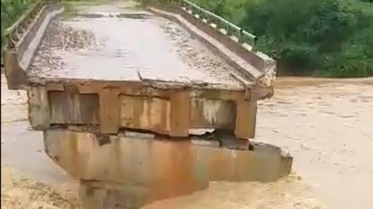 Kon Tum: bơsong jơnau gơ lời wơl mờ pơn jat tai rcang sơn dră mờ mìu dờng dà ko\ dà cò