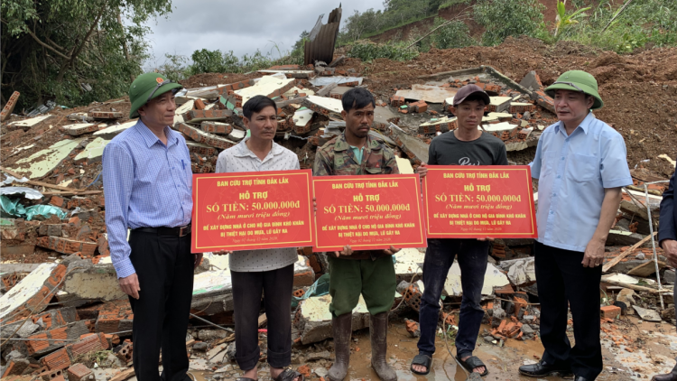 Bí thư tỉnh uỷ Dak Lak lòt sền broă bơsong  hoàc huơr tài trồ tiah lơh aniai