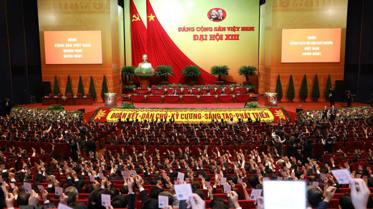 Yu\ rơyùm mut pơrjum dờng cau ala mat gùt lơgar dơ\ 13 bơh Đảng dê