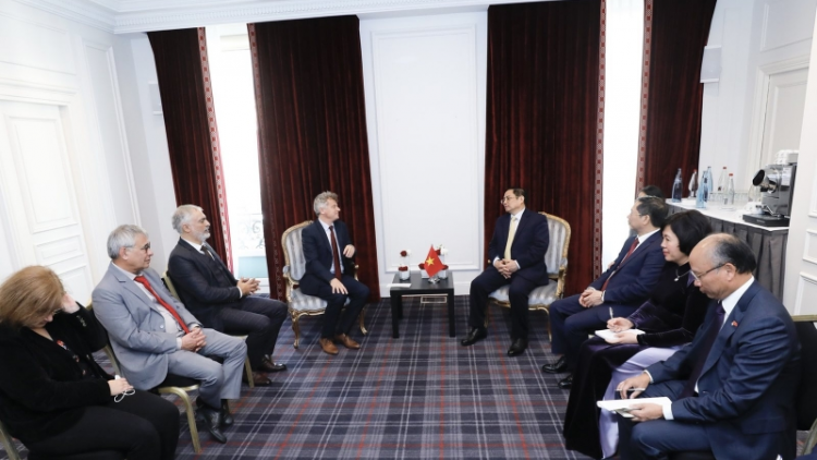 Thủ tướng ồng Phạm Minh Chính wă rò Bí thư Gùt lơgar Đảng Cộng sản lơgar Tây