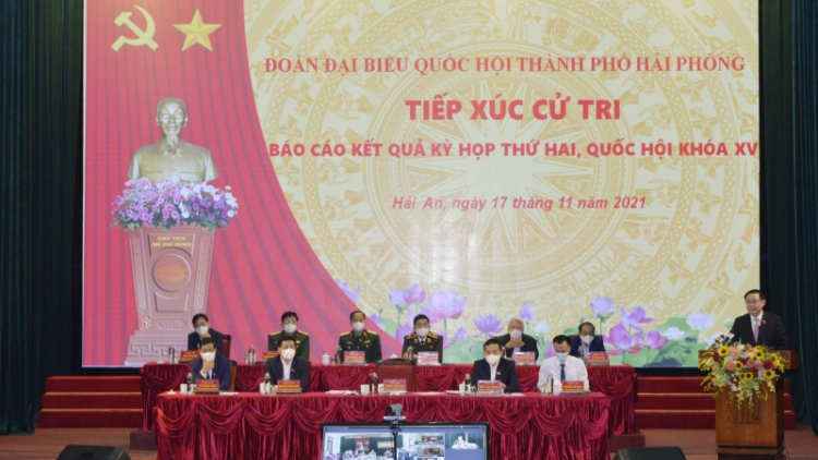 Chủ tịch Quốc hội ồng Vương Đình Huệ tìp mat cau tĕ khà tàm ƀòn dờng Hải Phòng