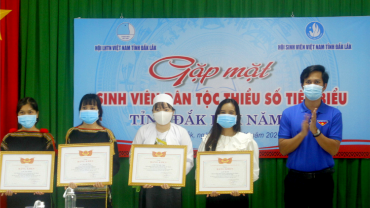 Dăk Lăk tìp măt cau bơsram dờng jơi bơtiàn kòn cau dùl êt nă cau pơnrơ jak nam 2021