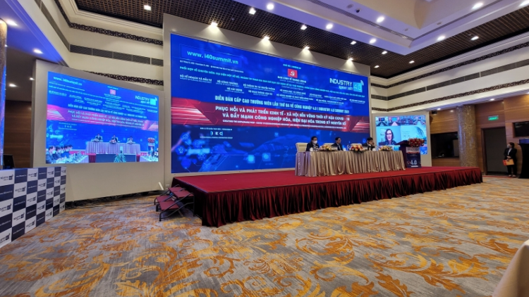 Cribơyai kuang bàng kấp dờng màng pah nam dơ̆ 3 bè công nghiệp 4.0