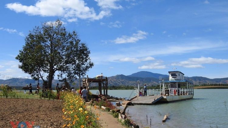 Kon Trang Long Loi bơtàu tơnguh nhơl chờ mpồl bơtìan