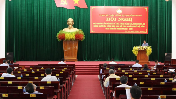 Kon Tum: Pơrjum cribơyai dơ\ 1 rơndap tap sèng, bơnah, khà cau tơlik mat te\ khà kuang bàng Quốc hội khóa 15 mờ Hội đồng Nhân dân càr