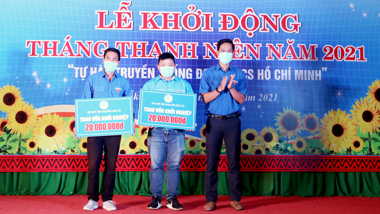 Nhai ơruh pơnu mờ ua\ broă lơh ngan ngồn