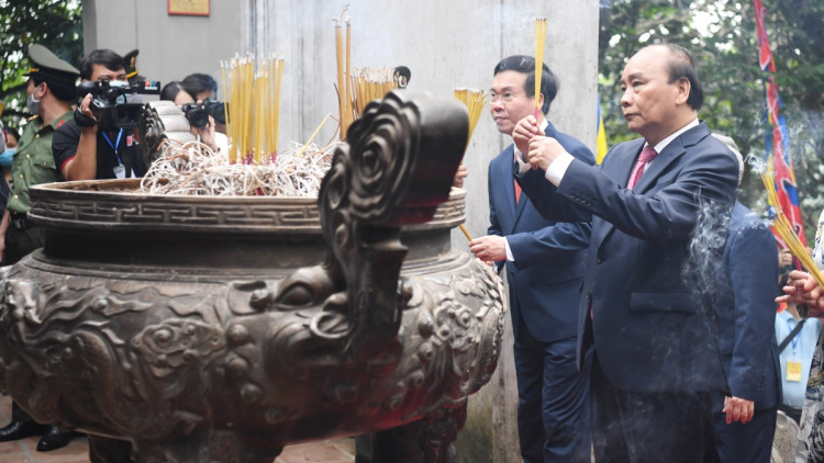 Chủ tịch lơgar ồng Nguyễn Xuân Phúc chu ñàng kah kơlôi ală bơtau Hùng