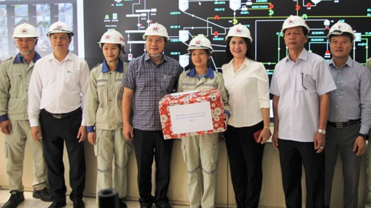 Thứ trưởng Bộ Lao động - Thương binh mờ Xã hội lòt sền bơta cau lơh broă, broă lơh tàm kong ti trà Dak Nông- TKV