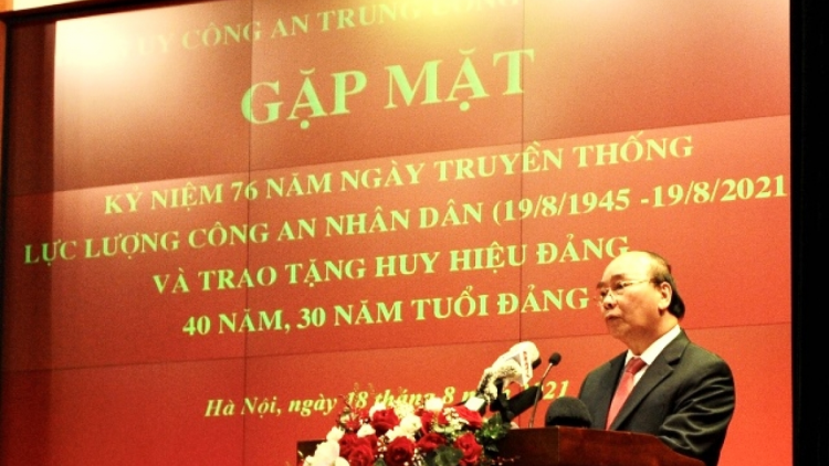 Chủ tịch lơgar ồng Nguyễn Xuân Phúc tus bal dơ̆ tìp mat tơngkah 76 nam ngai bơhiàn Kuang àng làng bol