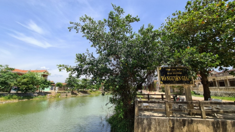 Hìu dềt rơhền ngan bơh Đại tướng ồng Võ Nguyên Giáp dê kềng gah hiòng dà dờng Kiến Giang