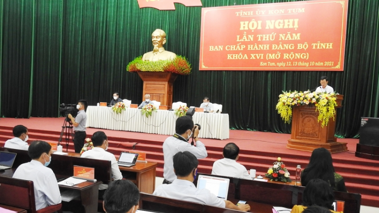 Ban Chấp hành Đảng bộ càr Kon Tum bơyai lơh pơrjum dơ̆ 5