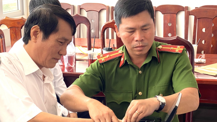 Càr Dak Lak geh lơh 1 tơlăk 600 rơbô pang sră căn cước công dân geh crăp chíp