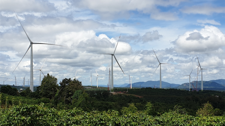 Dăk Lăk: Lơh gơs broă lam lơh rơndap broă lơh ồs đèng càl hờ đang ù gờl dờng ngan rlau jơh Việt Nam