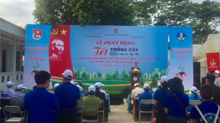 Càr Dak Nông lam sồr satềp tam chi rài rài kah ưn ngài Bác Hồ