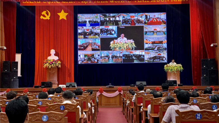 Càr Dak Lak lam lơh jăt Nghị quyết pơrjum dờng Đảng bộ càr tus kuang bàng đơng lam tờm