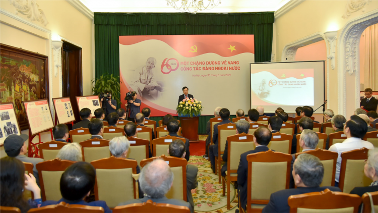 Phó Thủ tướng, Bộ trưởng Ngoại giao ồng Phạm Bình Minh tus bal dơ̆ tìp măt ờs mờng broă Đảng bơdìh lơgar