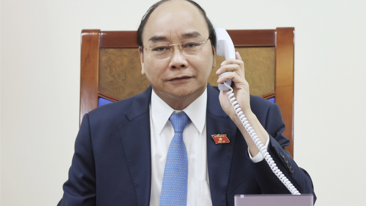 Thủ tướng ồng Nguyễn Xuân Phúc cri bơyai tàm điện thoại mờ kuang atbồ lơgar Chile