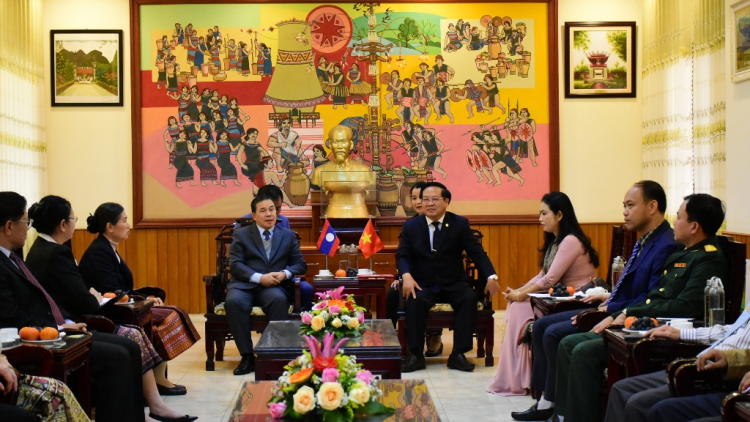 Đại sứ lơgar Lào tàm lơgar Việt Nam còp mờ lơh broă tàm càr Kon Tum
