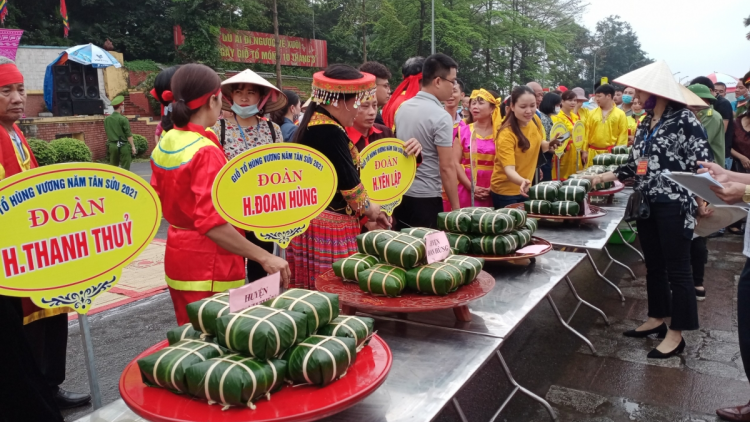 Chờ dơ̆ pơlòng klơm, trŭ ƀañ chưng, pŏ piang lă chờ gờm ngai duh kah bơtau Hùng