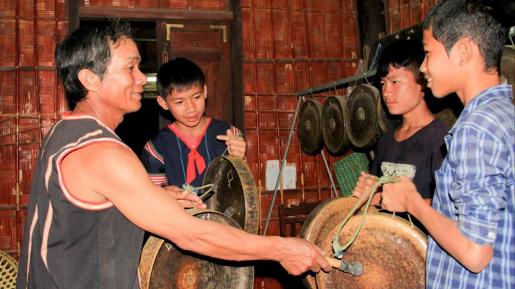 Cau lơh gơ kờ` mờ cing mồng bơh kòn cau Bahnar tàm Kon Tum