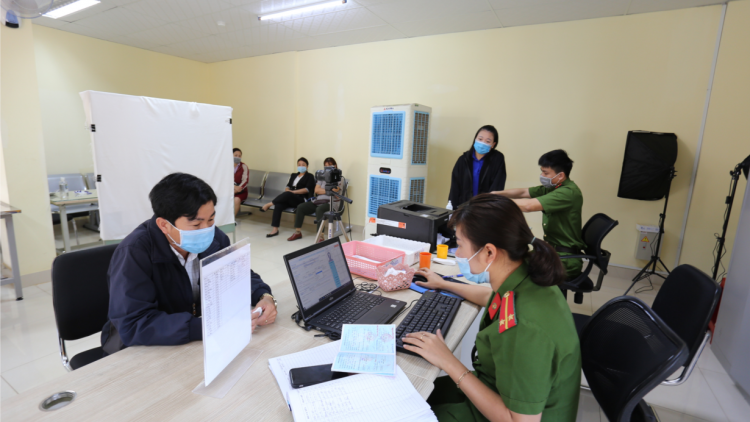 Gia Lai neh jơh lơh sră nggal ai rlau 120 rbô sră kim ta crăp chíp điện tử