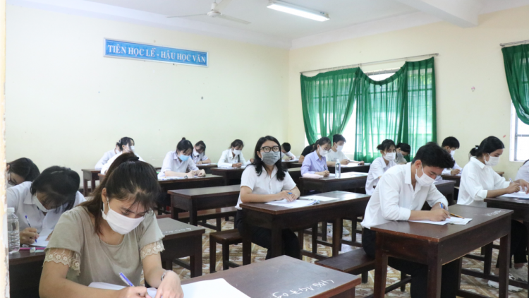 Mờr 20 rơbô nă kơnòm pơrlòng tàm càr Dak Lak iang nùs tus bal pơrlòng jơh bơsram cấp 3