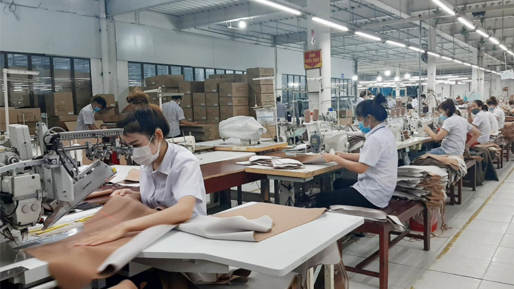 Kon Tum: Cĭt sơnơm vaccine sơndră mờ kòp Covid-19 dơ̆ 2 ai 17 rơbô 620 nă cau in