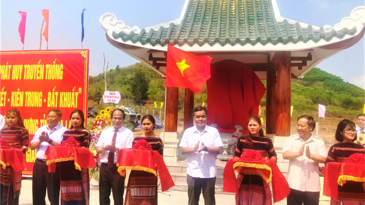 Ai ngui Hìu Tơrñang tiah tềl lời wơl Hội đồng Nhân dân mờ Ủy ban Nhân dân kăc màng càr Gia Lai