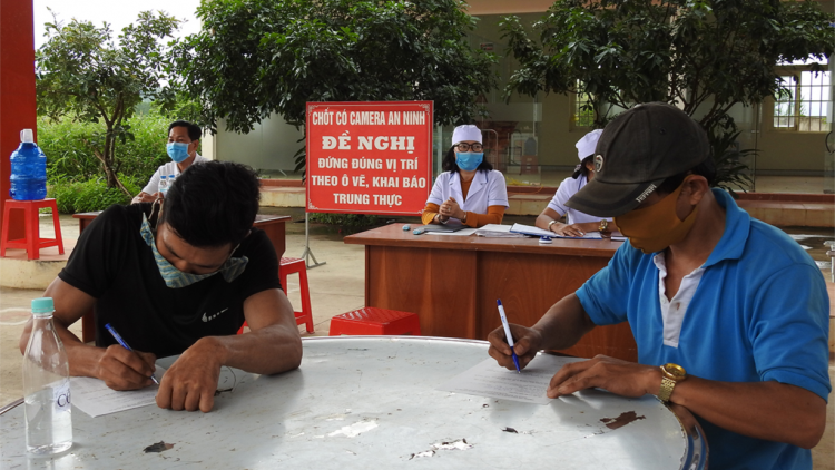 Kon Tum: Dong kờl priă lơh broă ai mpồl lơh broă mpồl bơtiàn rơcang sơndră mờ kòp Covid-19 in