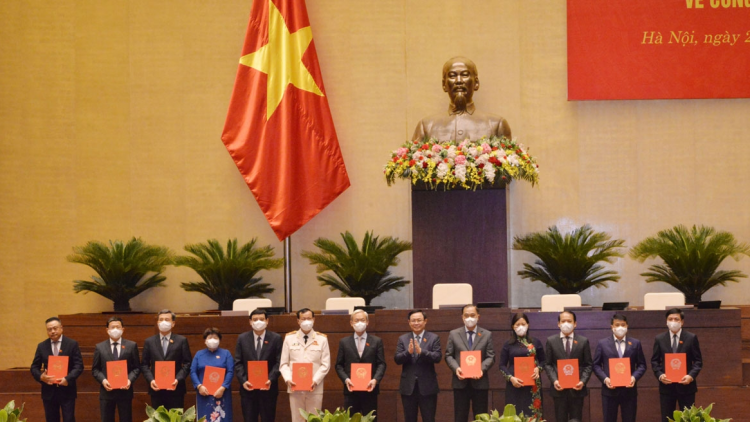 Chủ tịch Quốc hội ồng Vương Đình Huệ jào kơrnoăt bè broă kuang bàng