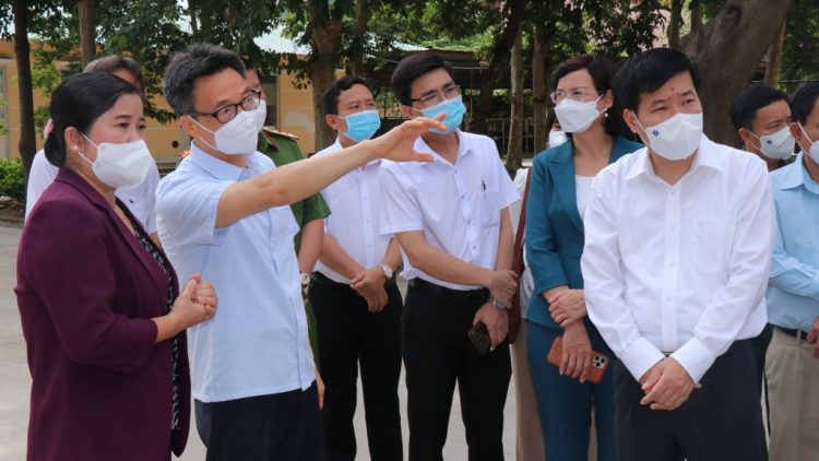 Phó Thủ tướng ồng Vũ Đức Đam lòt sền broă rơcang sơndră mờ kòp Covid-19 tàm càr Bình Phước
