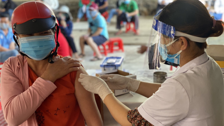 Dăk Lăk lơh ngan cĭt tơl jơh vaccine kòp Covid-19 ai 1 tơlak 500 rbô nă làng bol in