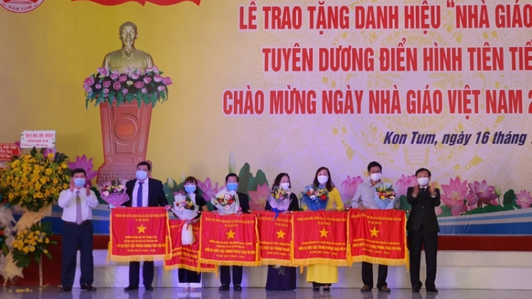 Kon Tum: Jào pà khà pơn jờng “Cau pơgru ưu tú” mờ pơn jờng cau geh pơnrơ gơguh jăk gah bơto bơtê mờ bơsram