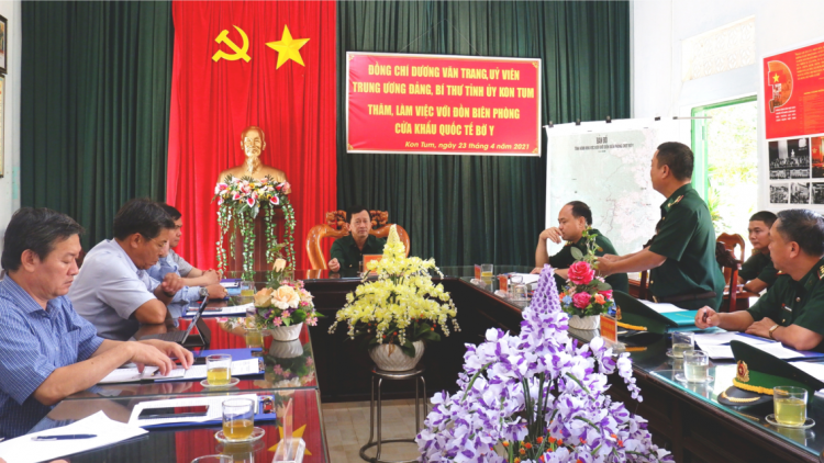 Bí thư Tỉnh ủy Kon Tum còp mờ lơh broă tàm Pôs ling sền gàr tiah nhàr dà lơgar mpồng nhàr lơgar Bờ Y