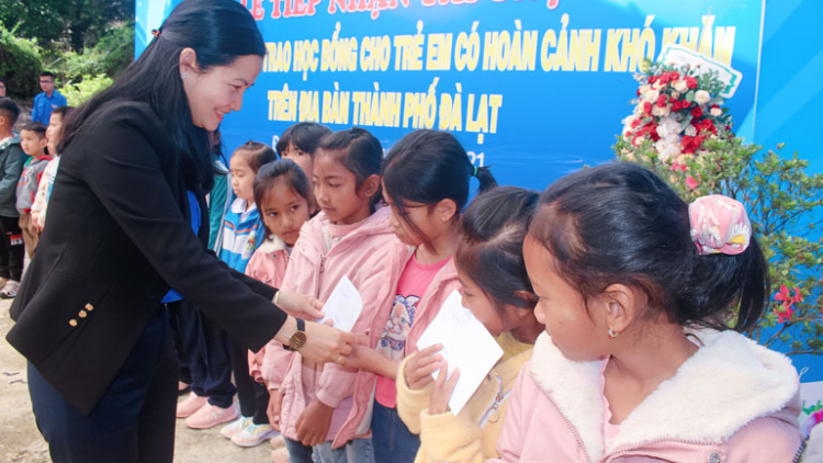 Lâm Đồng dờp 2 tơmàn đong dong kờl mờ jàu priă dong kờl bơsram ai kơnòm bơsram rƀah in