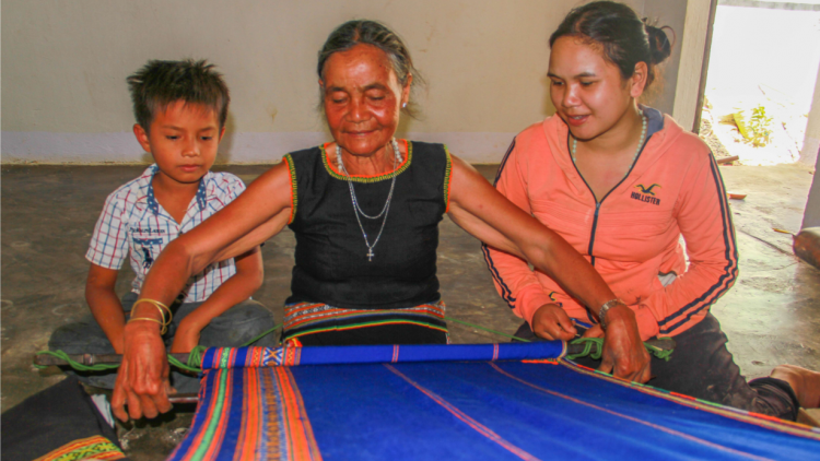 Nghệ nhân Y Hướt mờ bơta gơboh ồi yau