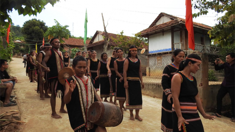 Prap gàr mờ ngui niam bơta kuơ Ù tiah bơta niam chài cing mồng Tây Nguyên dê