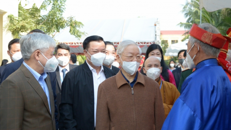 Tổng Bí thư ồng Nguyễn Phú Trọng tus bal ngai chờ tam klăc dờng gùt jơi bơtiàn kòn cau tàm kơnhoàl Hoài Đức, ƀòn dờng Hà Nội