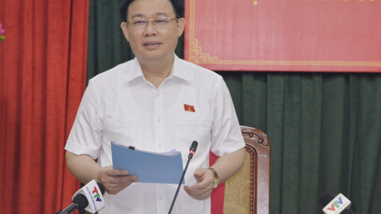 Ồng Vương Đình Huệ Chủ tịch Quốc hội lòt sền broă lơh tĕ khà tàm càr Tuyên Quang