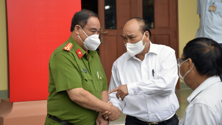 Ồng Nguyễn Xuân Phúc Chủ tịch lơgar tìp mat mờ cau tĕ khà tàm ƀòn dờng Hồ Chí Minh