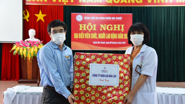 Dak Lak: pà 100 bộ phan soh rcang sơndră kòp mờ chèu sơnơm ờs ngui ai Hìu sơnơm dờng ƀòn dờng Buôn Ma Thuột in